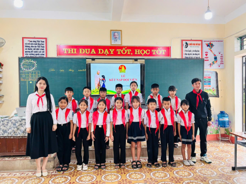 LIÊN ĐỘI TRƯỜNG TH&THCS KỲ HOA TỔ CHỨC LỄ KẾT NẠP ĐỘI VIÊN, NĂM HỌC 2025 - 2026