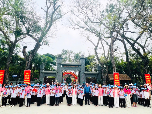 TRƯỜNG TH&THCS KỲ HOA TỔ CHỨC CHO HỌC SINH KHỐI 4,5 THAM QUAN TRẢI NGHIỆM CÁC ĐỊA CHỈ ĐỎ VỚI CHỦ ĐỀ “HÀNH TRÌNH THEO DẤU CHÂN CHA ANH”