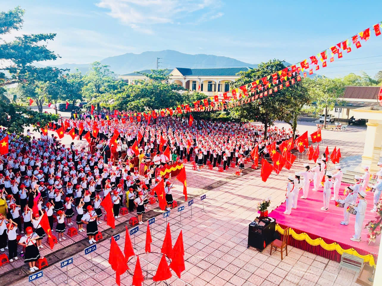 TRƯỜNG TH&THCS KỲ HOA RỘN RÀNG TỔ CHỨC LỄ KHAI GIẢNG