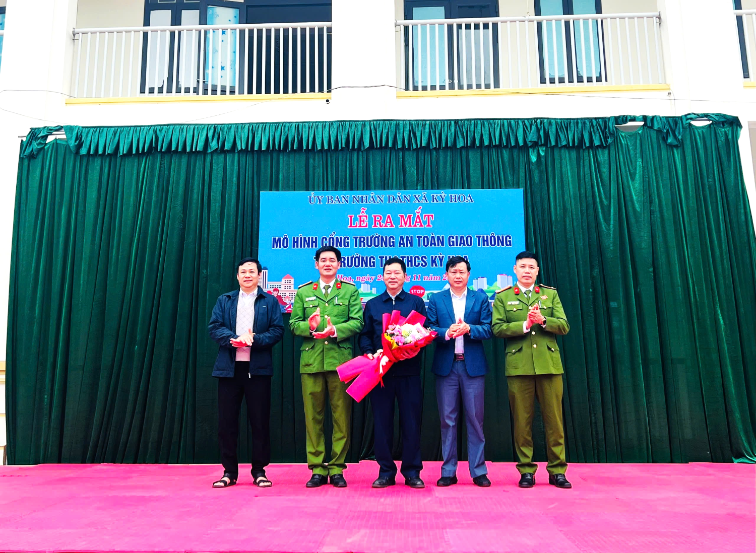 UBND xã Kỳ Hoa ra mắt mô hình “Cổng trường an toàn giao thông” tại Trường TH&THCS Kỳ Hoa